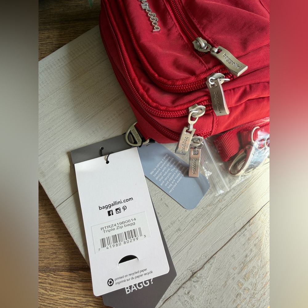 Baggallini Apple Red Triple Zip Bagg Convertible Crossbody - Water Resistant - Picture 5 of 9